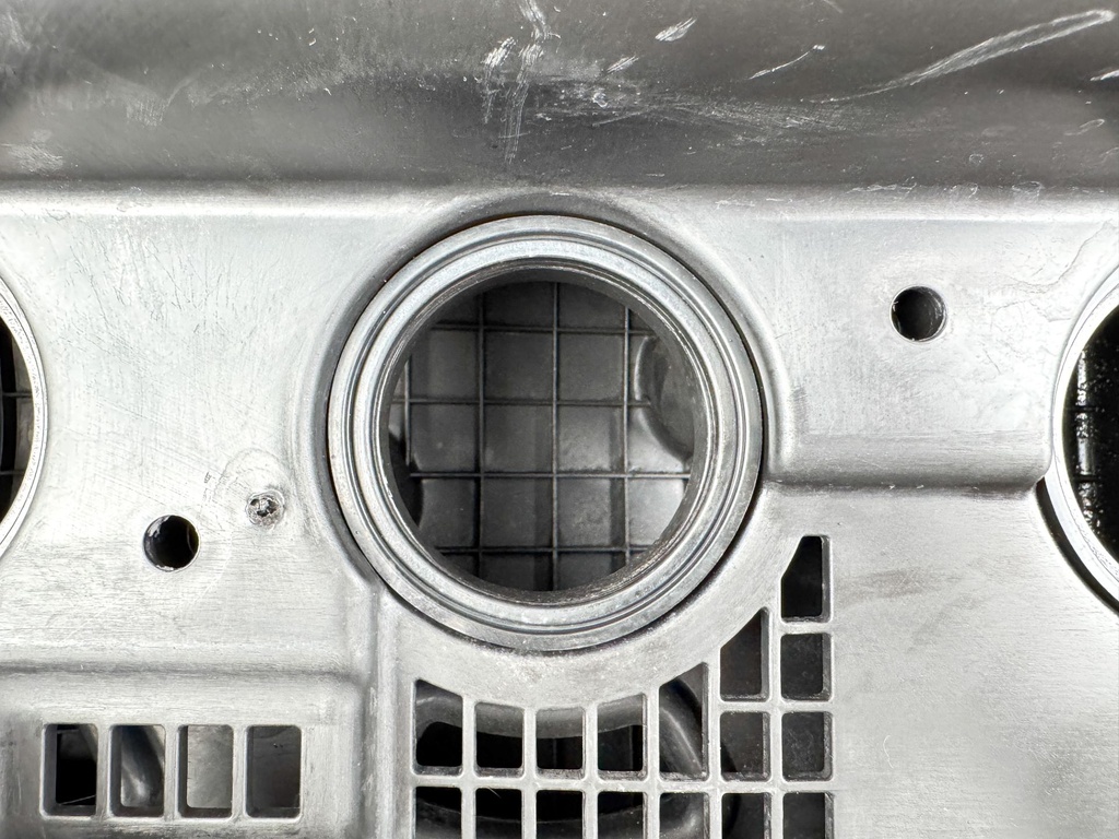 2012 Evinrude 250 HP 2 Stroke Outboard Intake Air Silencer Assembly 5007452 OEM