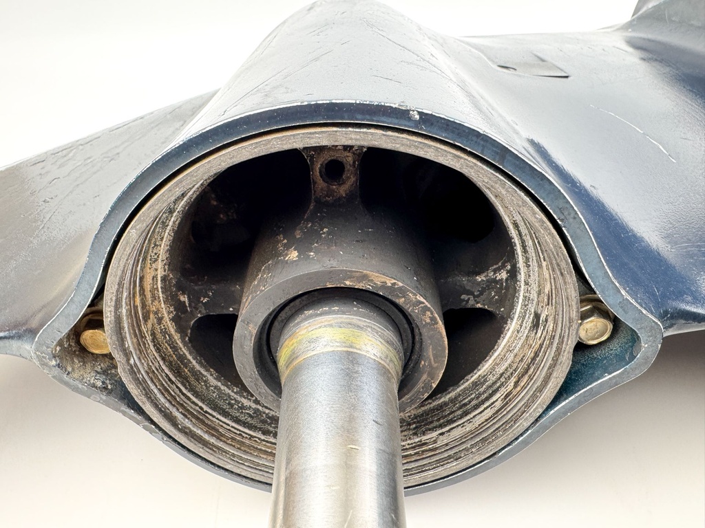 2012 Evinrude 250 HP 2 Etec Stroke Outboard 20" Lower Unit Gear Case 5007705 M1