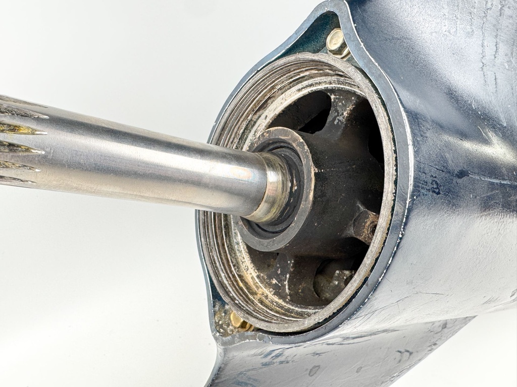 2012 Evinrude 250 HP 2 Etec Stroke Outboard 20" Lower Unit Gear Case 5007705 M1