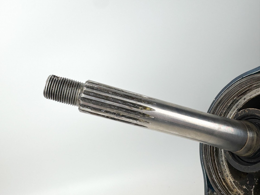 2012 Evinrude 250 HP 2 Etec Stroke Outboard 20" Lower Unit Gear Case 5007705 M1