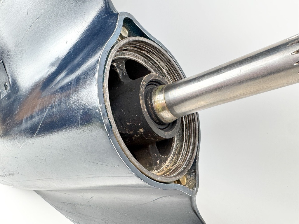 2012 Evinrude 250 HP 2 Etec Stroke Outboard 20" Lower Unit Gear Case 5007705 M1