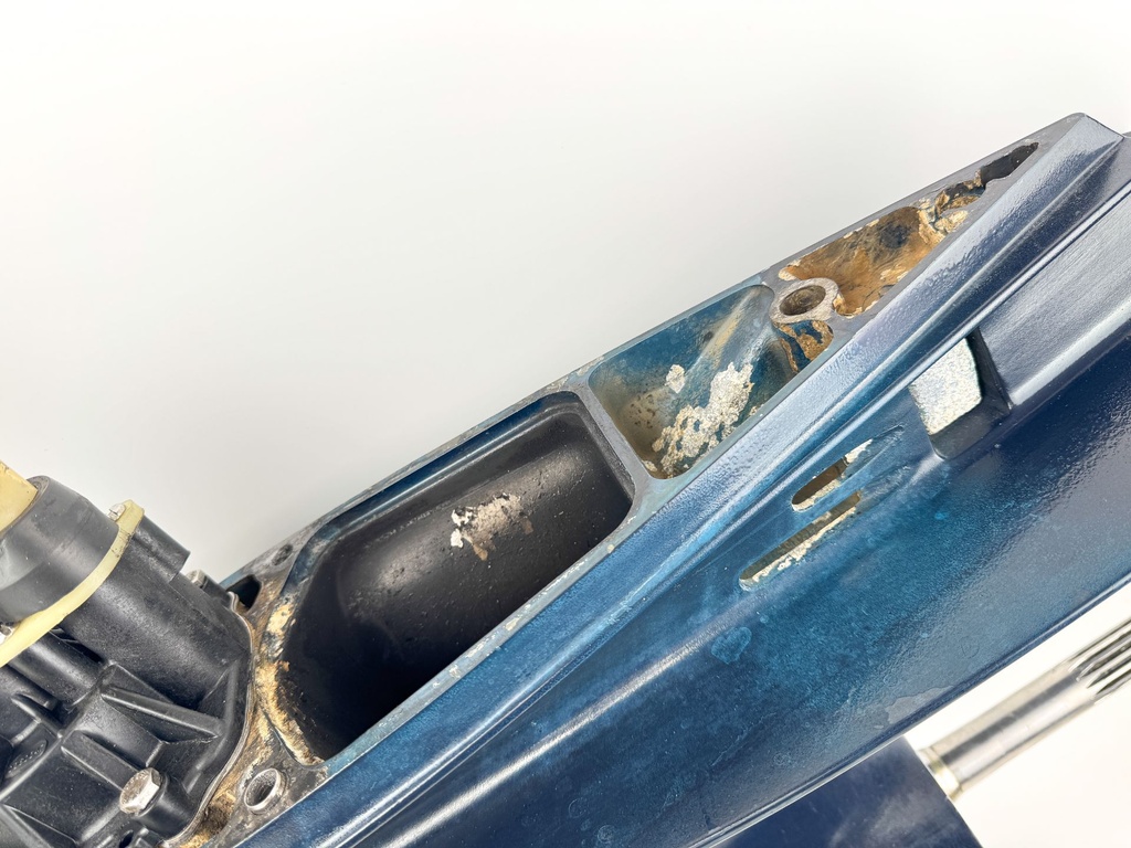 2012 Evinrude 250 HP 2 Etec Stroke Outboard 20" Lower Unit Gear Case 5007705 M1