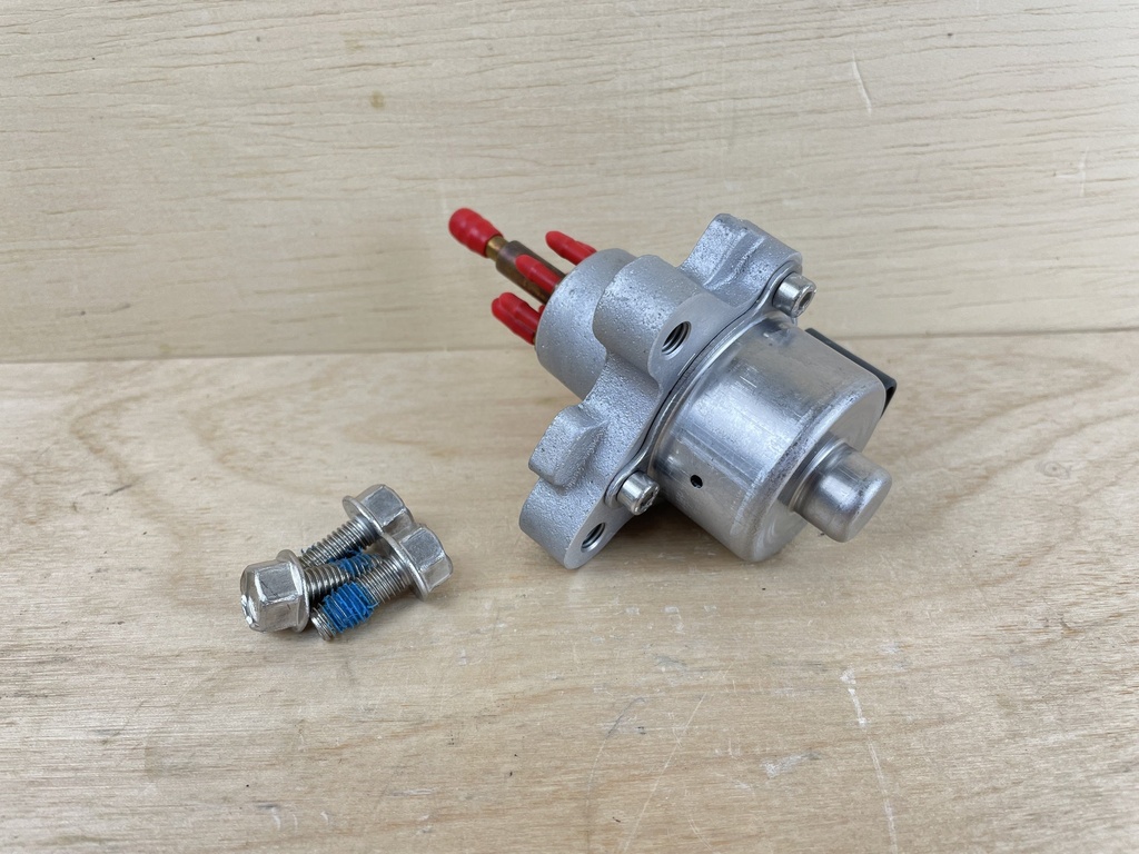 2005 Mercury 75HP Optimax 2 Stroke DFI Oil Pump Assembly 857149T2 8M0185614