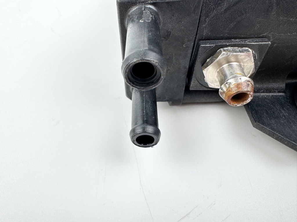 2012 Evinrude 250 HP 2 Stroke Etec Outboard Vapor Separator Tank VST 5006063 OEM