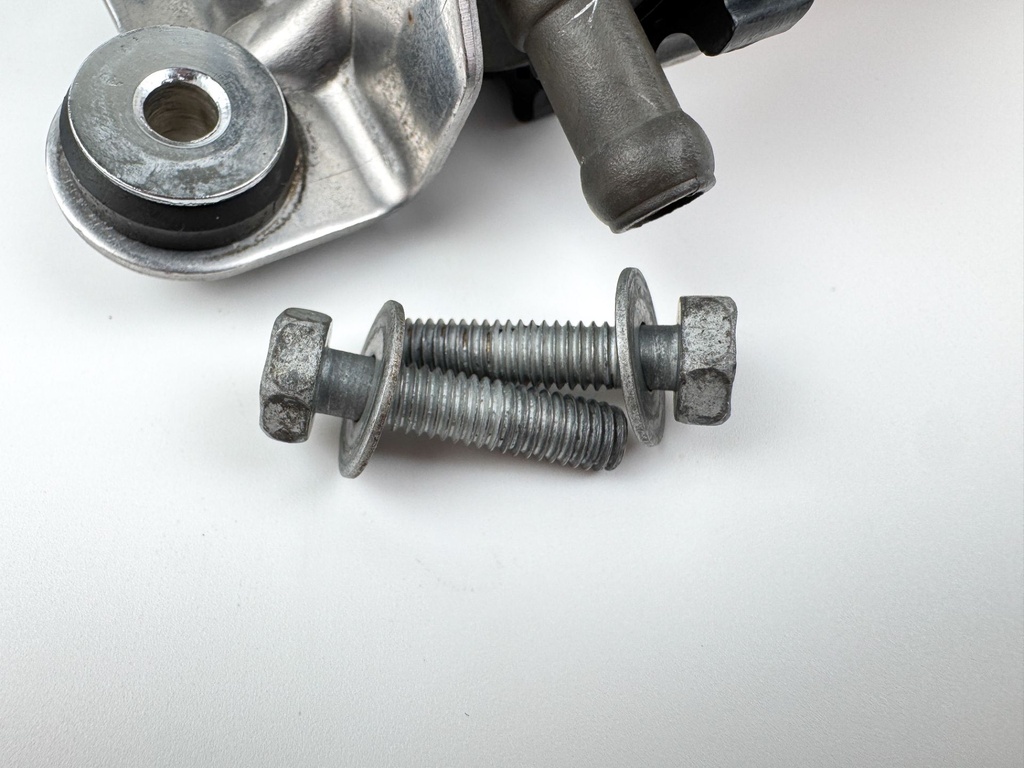 2005 Yamaha 300 HP HPDI 2 Stroke Outboard Fuel Filter Assembly 68F-24560-10-00 OEM