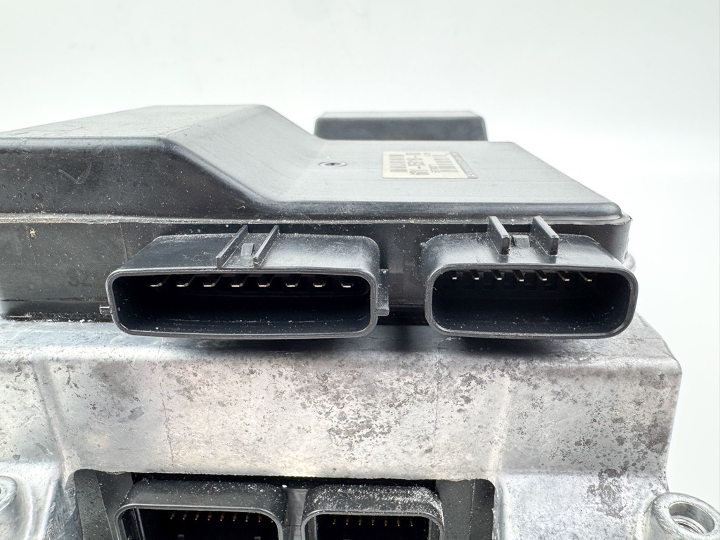 2005 Yamaha 300 HP 2 HPDI Stroke Outboard Engine Control Unit ECU 6D0-8591A-11-00 OEM