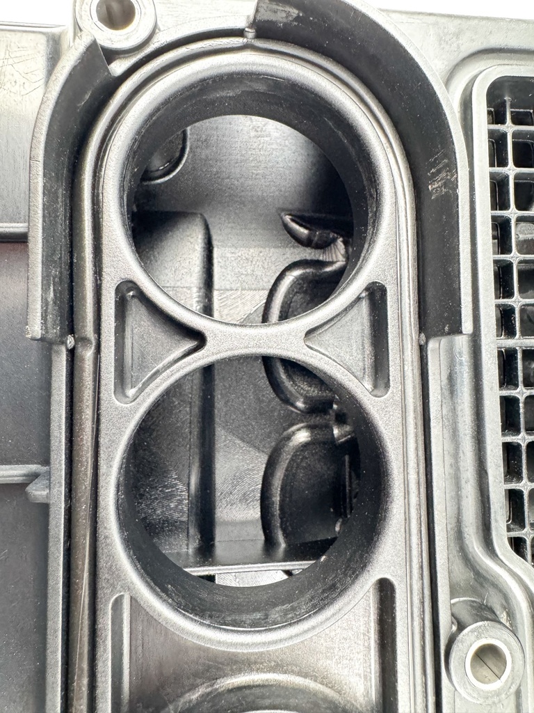 2005 Yamaha 300 HP HPDI 2 Stroke Outboard Intake Air Silencer Assembly 60V-14440-00-00 OEM