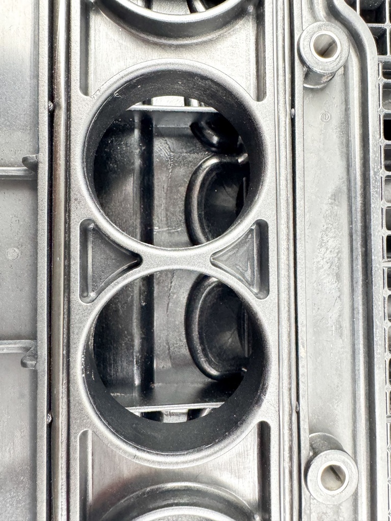 2005 Yamaha 300 HP HPDI 2 Stroke Outboard Intake Air Silencer Assembly 60V-14440-00-00 OEM