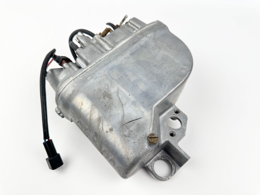 2005 Yamaha 300 HP 2 Stroke Outboard VST Float Chamber Assembly 60V-14980-00-00 Parts