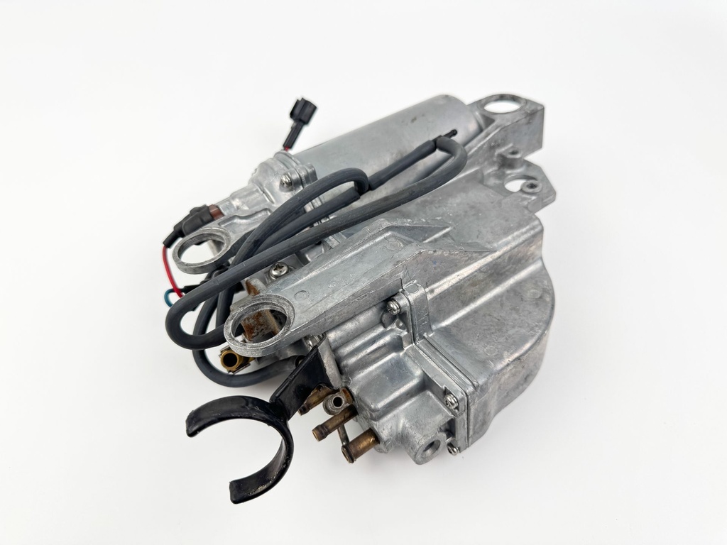 2005 Yamaha 300 HP 2 Stroke Outboard VST Float Chamber Assembly 60V-14980-00-00 Parts