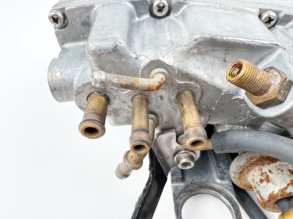 2005 Yamaha 300 HP 2 Stroke Outboard VST Float Chamber Assembly 60V-14980-00-00 Parts