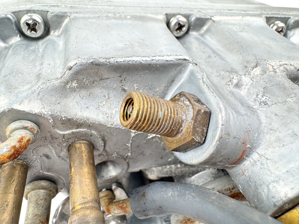 2005 Yamaha 300 HP 2 Stroke Outboard VST Float Chamber Assembly 60V-14980-00-00 Parts