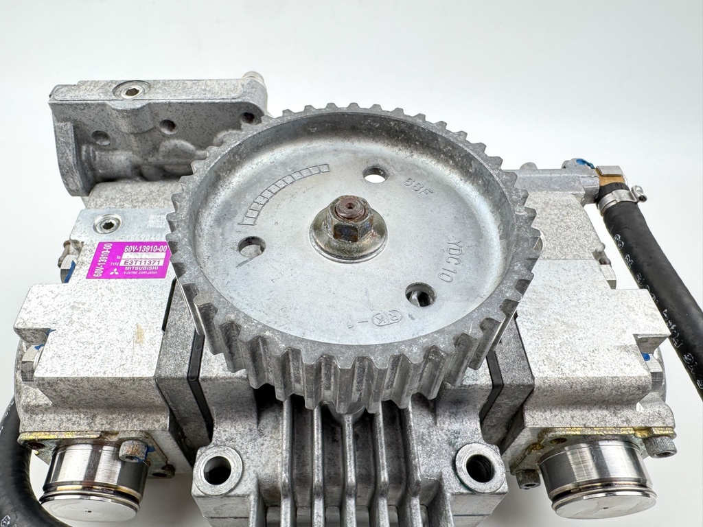 2005 Yamaha 300 HP HPDI 2 Stroke Outboard Fuel Injection Pump 60V-12170-00-00 OEM