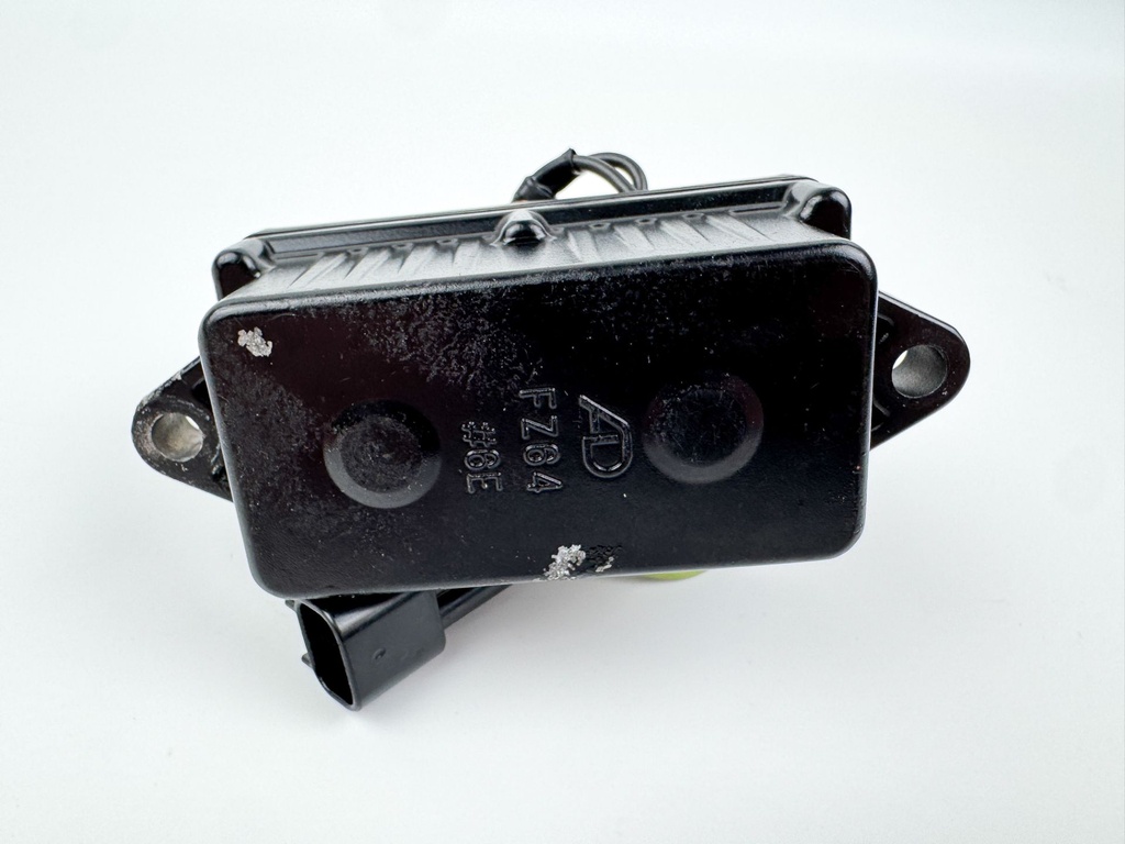 2005 Yamaha 300 HP HPDI 2 Stroke Outboard Trim Tilt Relay 60V-81950-00-00 OEM