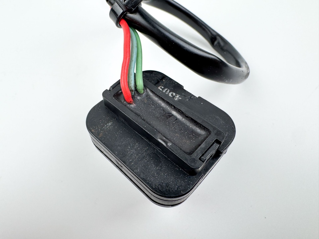 2005 Yamaha 300 HP HPDI 2 Stroke Outboard Trim Switch 69J-82563-00-00 OEM