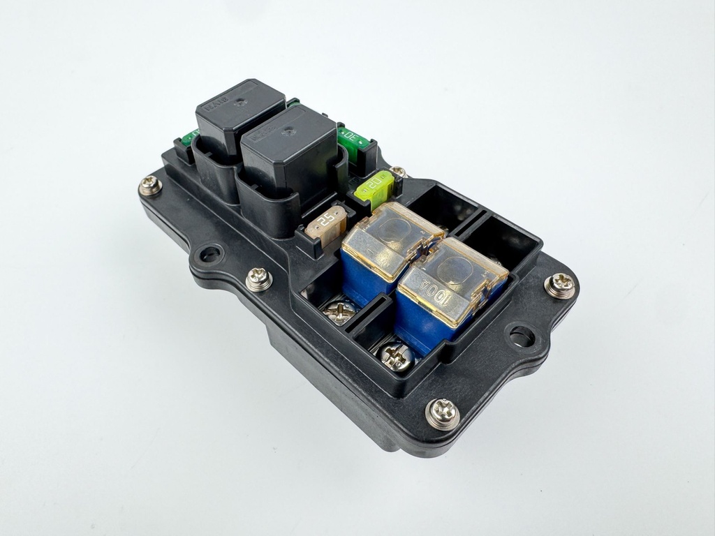 2005 Yamaha 300 HP HPDI 2 Stroke Outboard Fuse Box 60V-82170-01-00 OEM