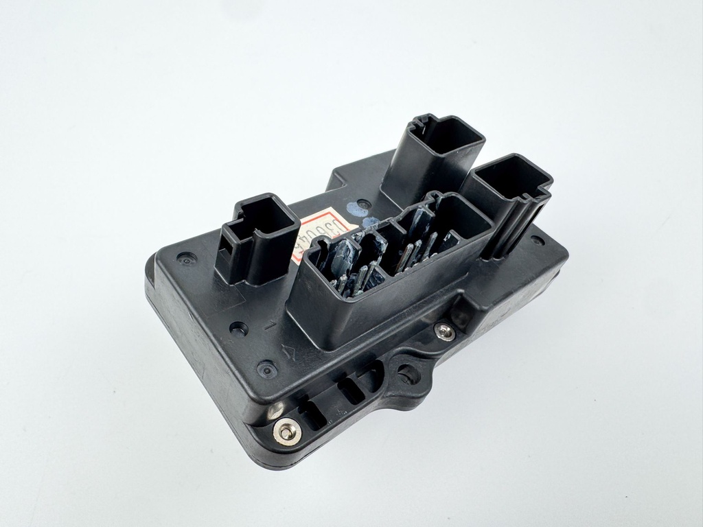 2005 Yamaha 300 HP HPDI 2 Stroke Outboard Fuse Box 60V-82170-01-00 OEM