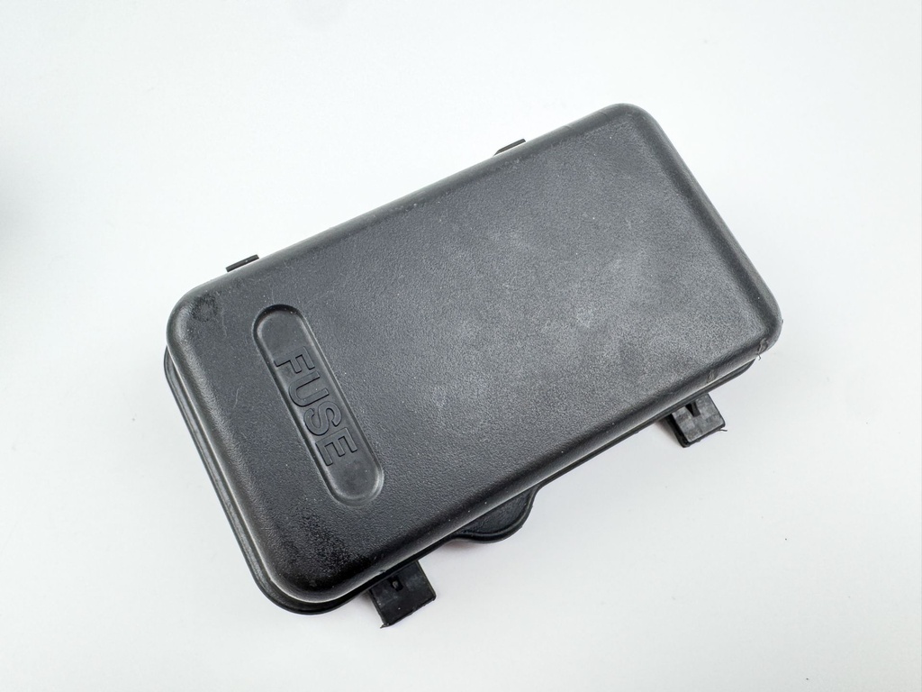 2005 Yamaha 300 HP HPDI 2 Stroke Outboard Fuse Box 60V-82170-01-00 OEM