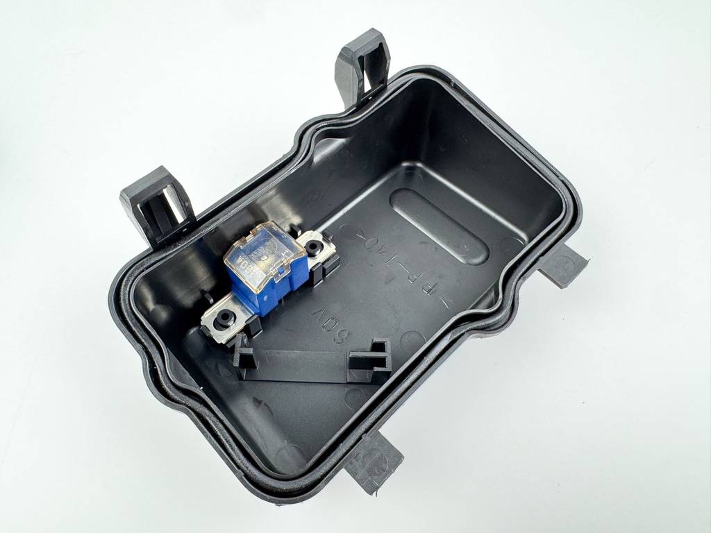 2005 Yamaha 300 HP HPDI 2 Stroke Outboard Fuse Box 60V-82170-01-00 OEM