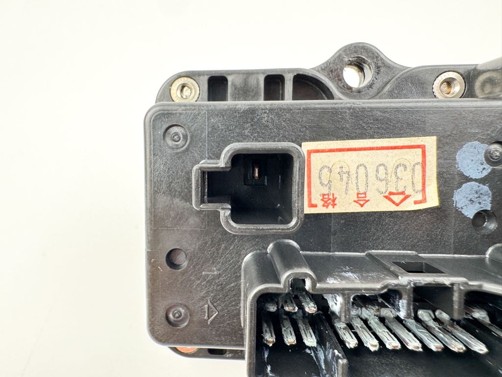 2005 Yamaha 300 HP HPDI 2 Stroke Outboard Fuse Box 60V-82170-01-00 OEM