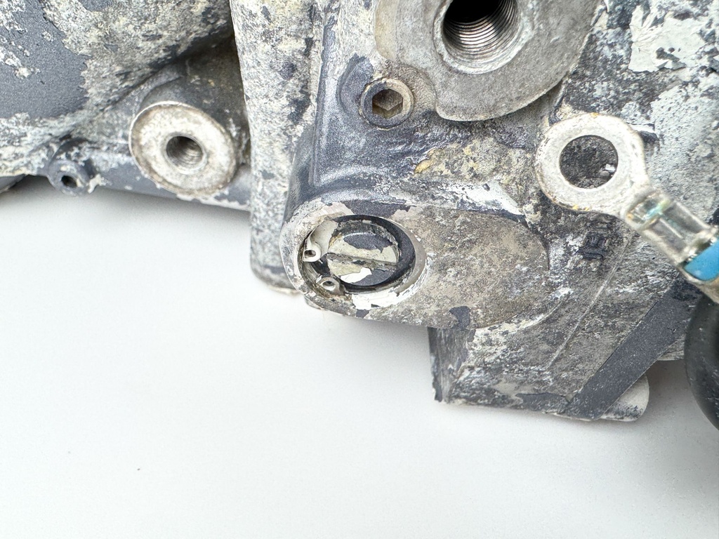 2005 Yamaha 300 HP 2 Stroke HPDI Outboard Power Trim Tilt Unit 60V-43800-00-4D OEM