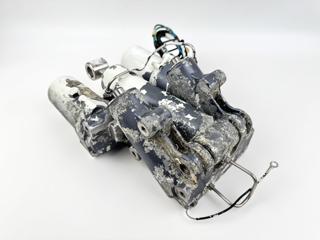 2005 Yamaha 300 HP 2 Stroke HPDI Outboard Power Trim Tilt Unit 60V-43800-00-4D OEM