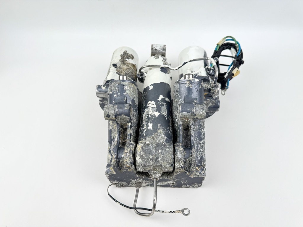 2005 Yamaha 300 HP 2 Stroke HPDI Outboard Power Trim Tilt Unit 60V-43800-00-4D OEM