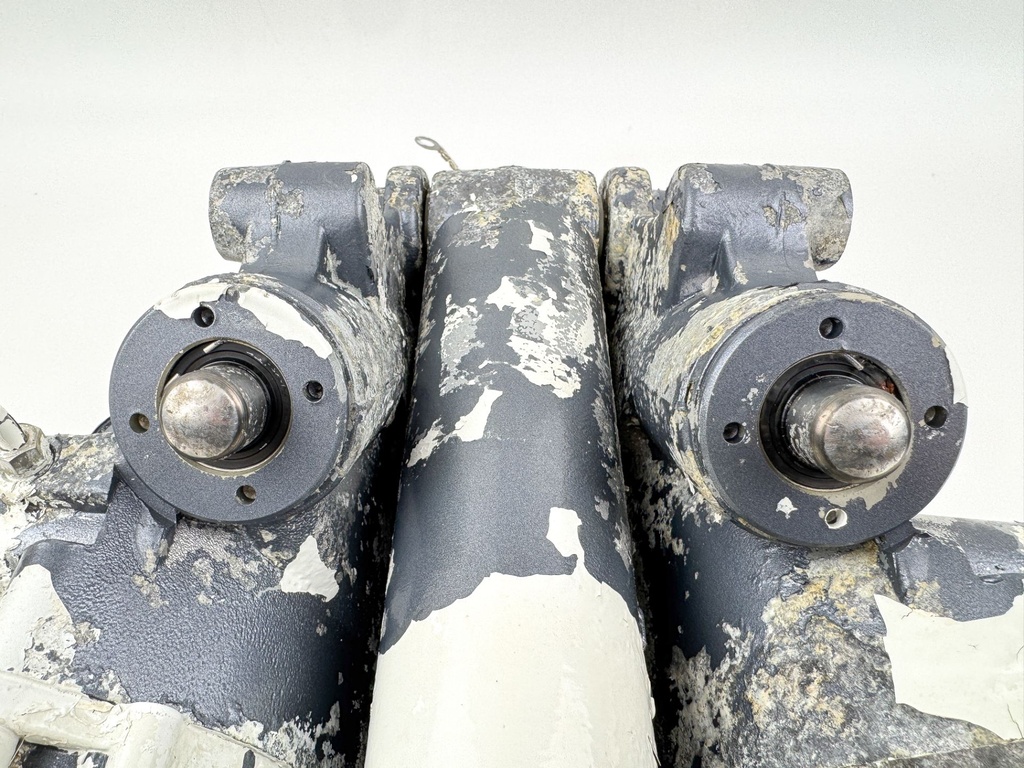 2005 Yamaha 300 HP 2 Stroke HPDI Outboard Power Trim Tilt Unit 60V-43800-00-4D OEM