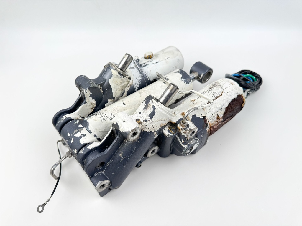 2005 Yamaha 300 HP HPDI 2 Stroke Outboard Power Trim Tilt Unit 60V-43800-00-4D OEM