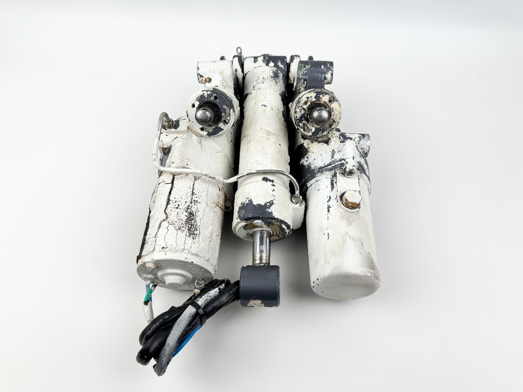 2005 Yamaha 300 HP HPDI 2 Stroke Outboard Power Trim Tilt Unit 60V-43800-00-4D OEM