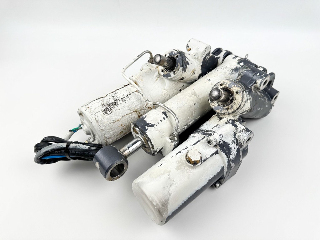 2005 Yamaha 300 HP HPDI 2 Stroke Outboard Power Trim Tilt Unit 60V-43800-00-4D OEM