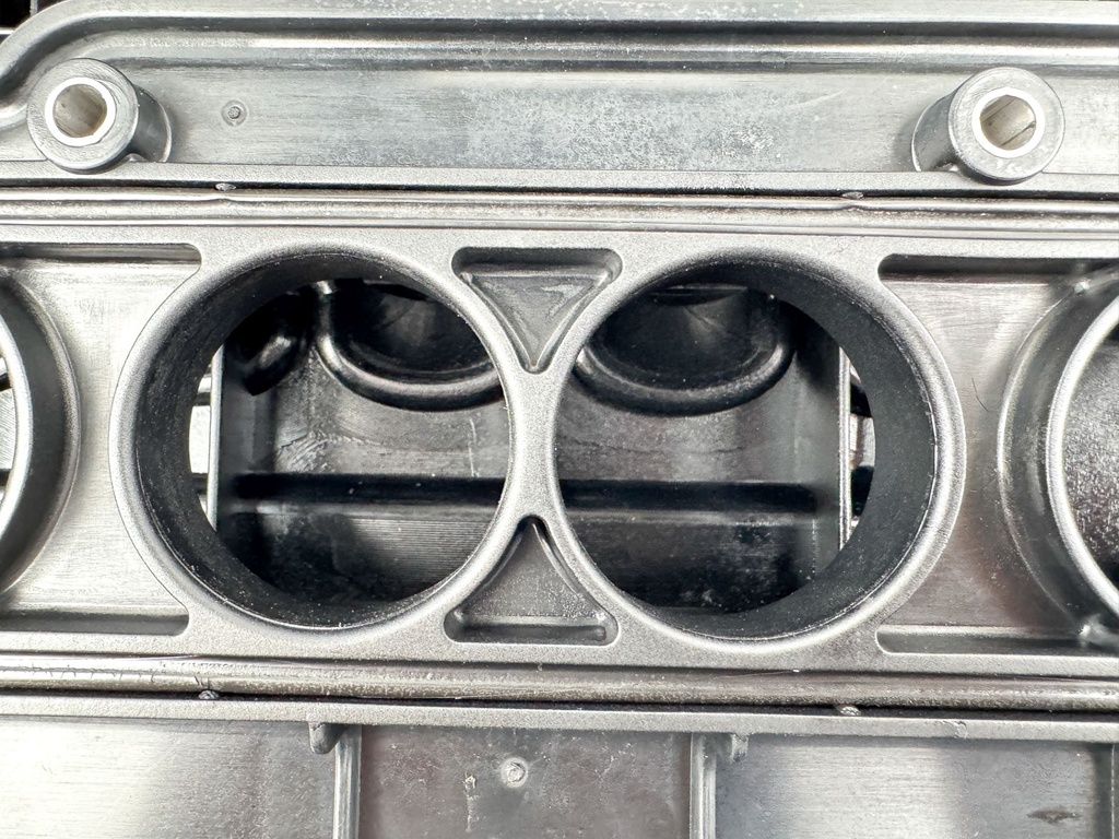 2005 Yamaha 300 HP HPDI 2 Stroke Outboard Intake Air Silencer Assembly 60V-14440-00-00 OEM