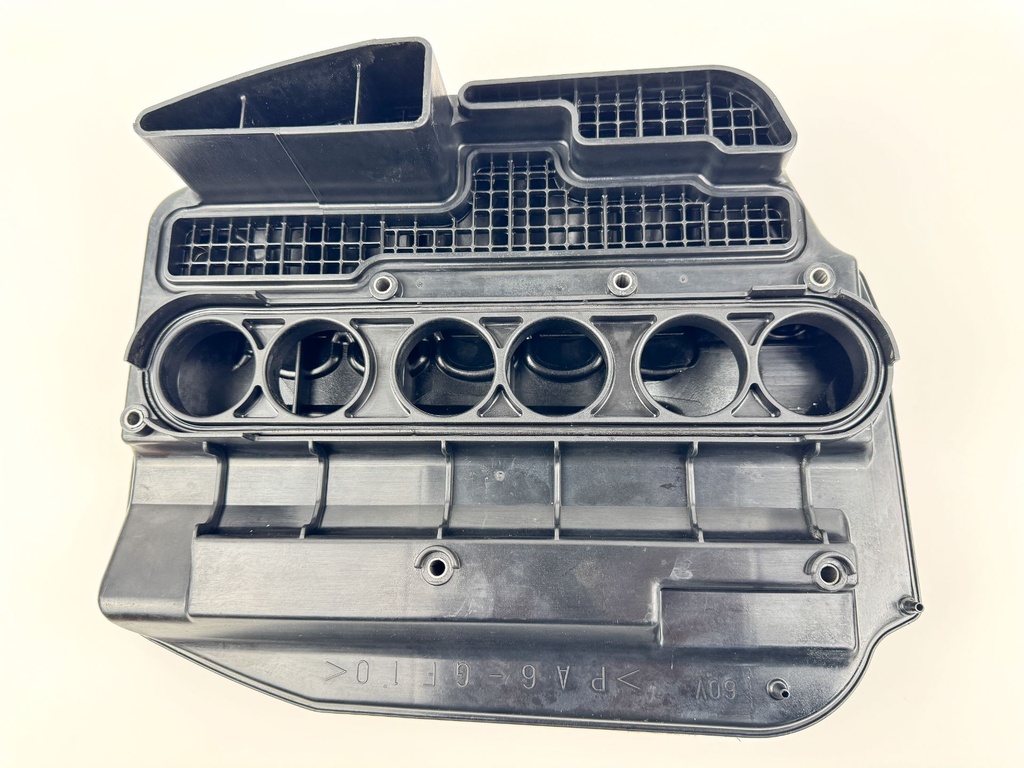 2005 Yamaha 300 HP HPDI 2 Stroke Outboard Intake Air Silencer Assembly 60V-14440-00-00 OEM