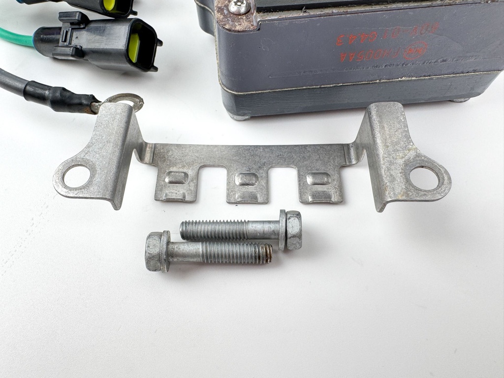 2005 Yamaha 300 HP HPDI 2 Stroke Outboard Rectifier & Regulator 60V-81960-01-00 OEM