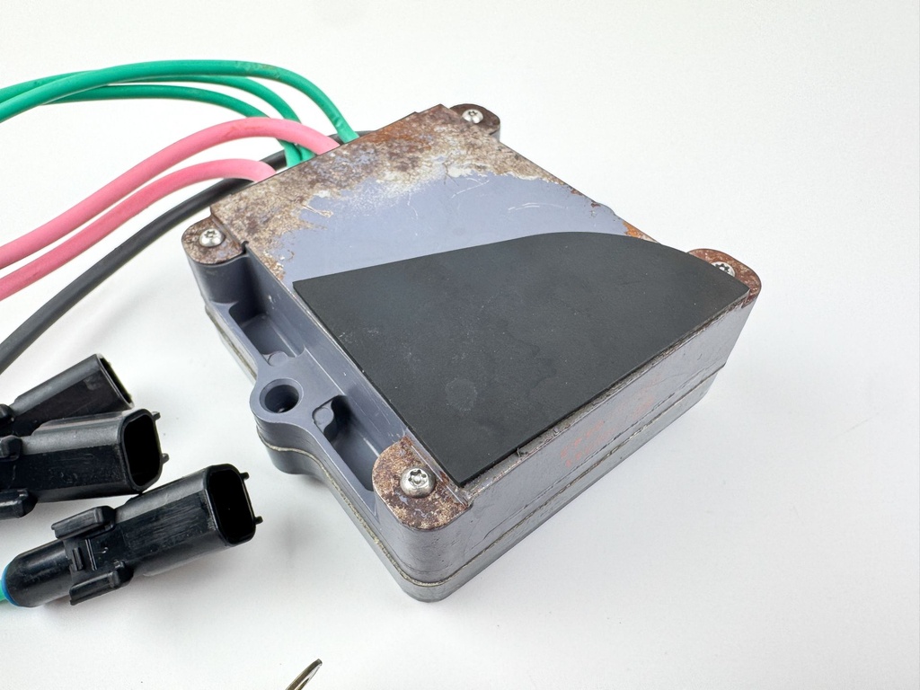 2005 Yamaha 300 HP HPDI 2 Stroke Outboard Rectifier & Regulator 60V-81960-01-00 OEM