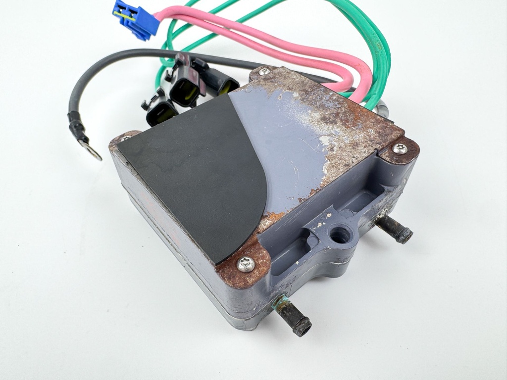 2005 Yamaha 300 HP HPDI 2 Stroke Outboard Rectifier & Regulator 60V-81960-01-00 OEM