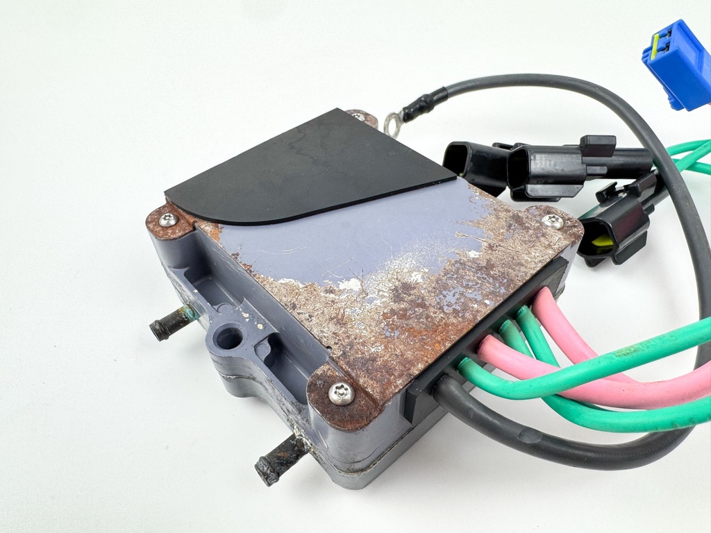 2005 Yamaha 300 HP HPDI 2 Stroke Outboard Rectifier & Regulator 60V-81960-01-00 OEM