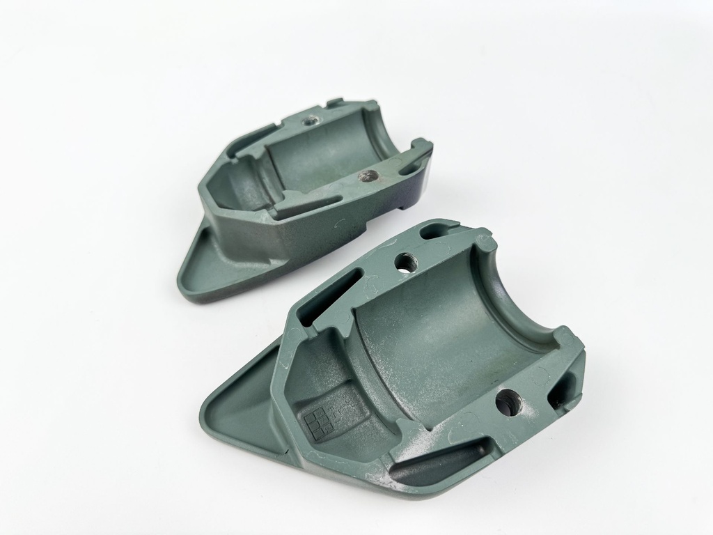 2006 Yamaha 150 HP 4 Stroke Outboard Lower Mount Covers Set 63P-44556-00-8D OEM