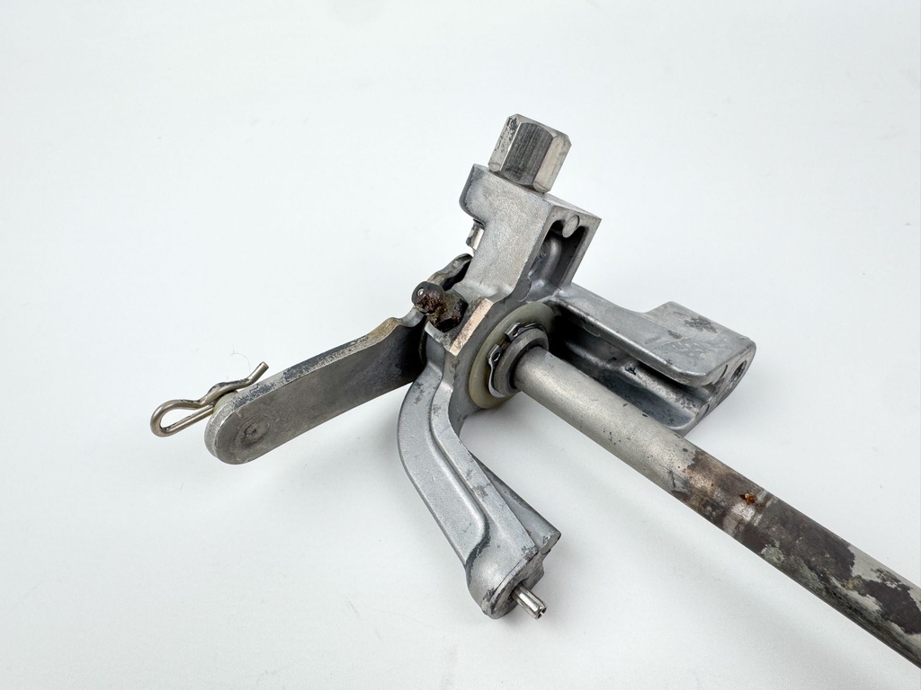 2004 Yamaha 150 HP 4 Stroke Outboard Shift Shaft 63P-44120-00-00 OEM