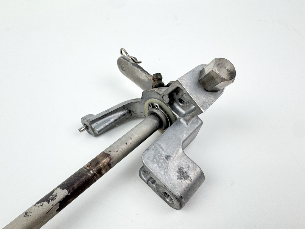 2004 Yamaha 150 HP 4 Stroke Outboard Shift Shaft 63P-44120-00-00 OEM
