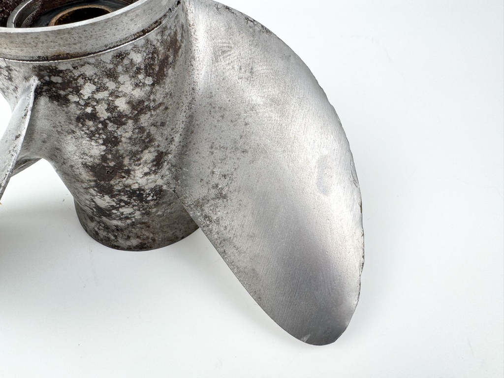 Johnson Evinrude Propeller Prop 13 7/8 x 17 176572