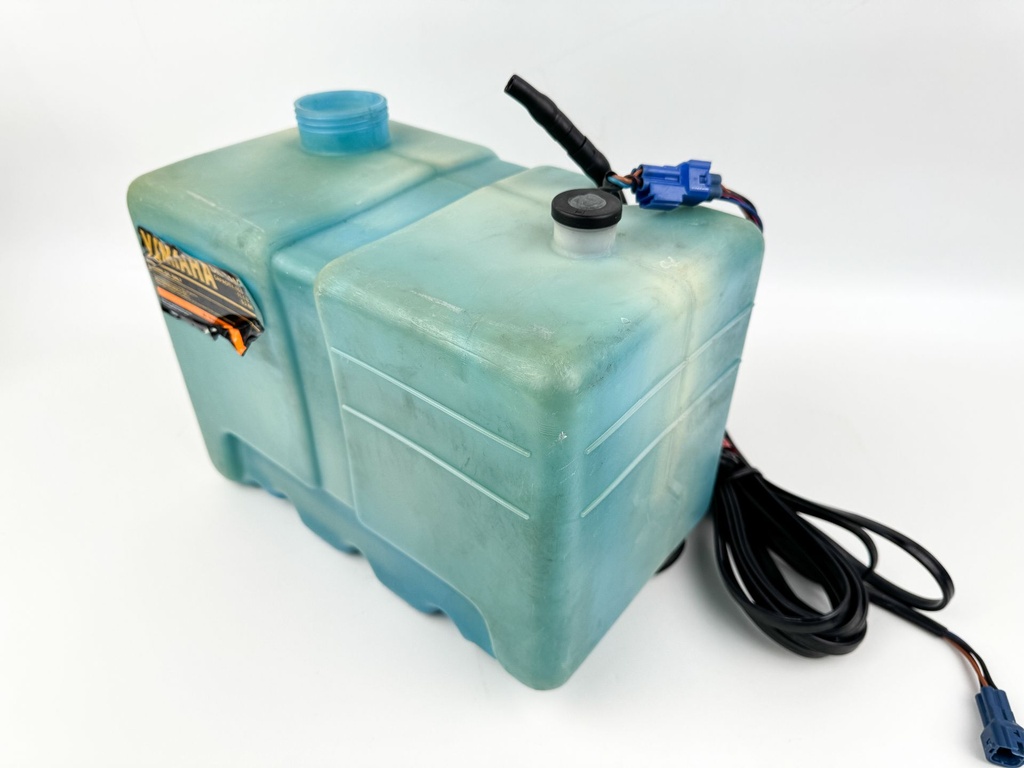 Yamaha Outboard Remote 2 Stroke Oil Tank Assembly With Pump 2.8 Gallons