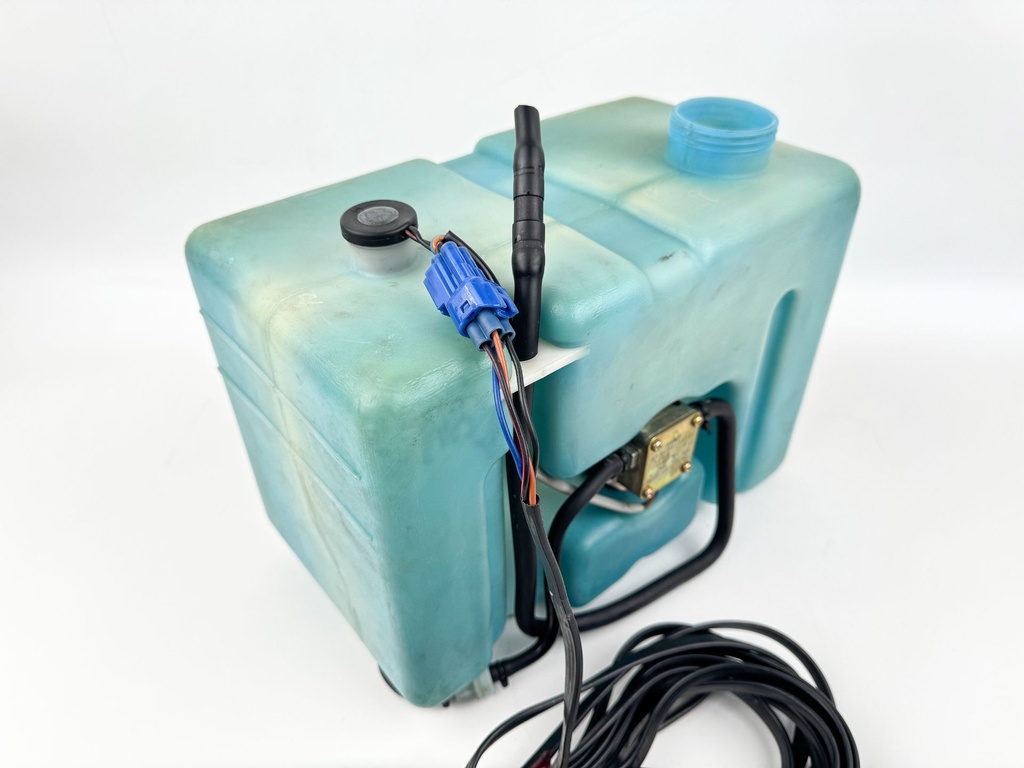 Yamaha Outboard Remote 2 Stroke Oil Tank Assembly With Pump 2.8 Gallons