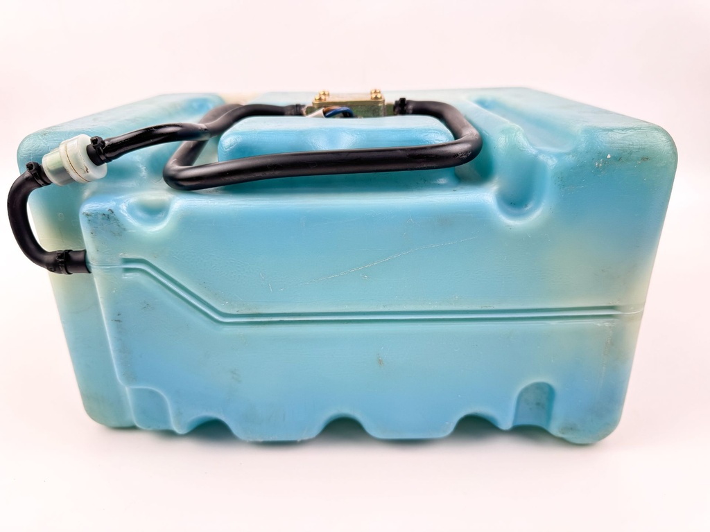 Yamaha Outboard Remote 2 Stroke Oil Tank Assembly With Pump 2.8 Gallons