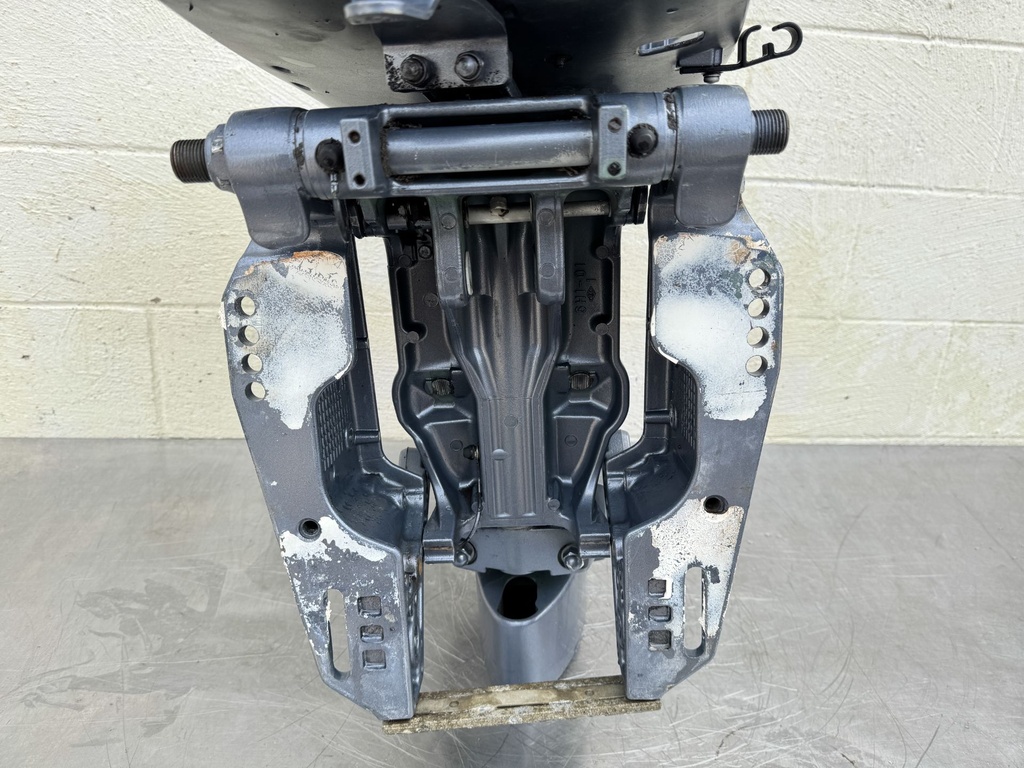 2006 Yamaha 90 HP 2 Stroke Outboard Complete Midsection & Swivel Bracket 20"