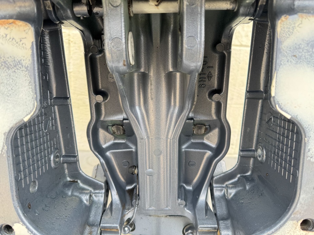 2006 Yamaha 90 HP 2 Stroke Outboard Complete Midsection & Swivel Bracket 20"