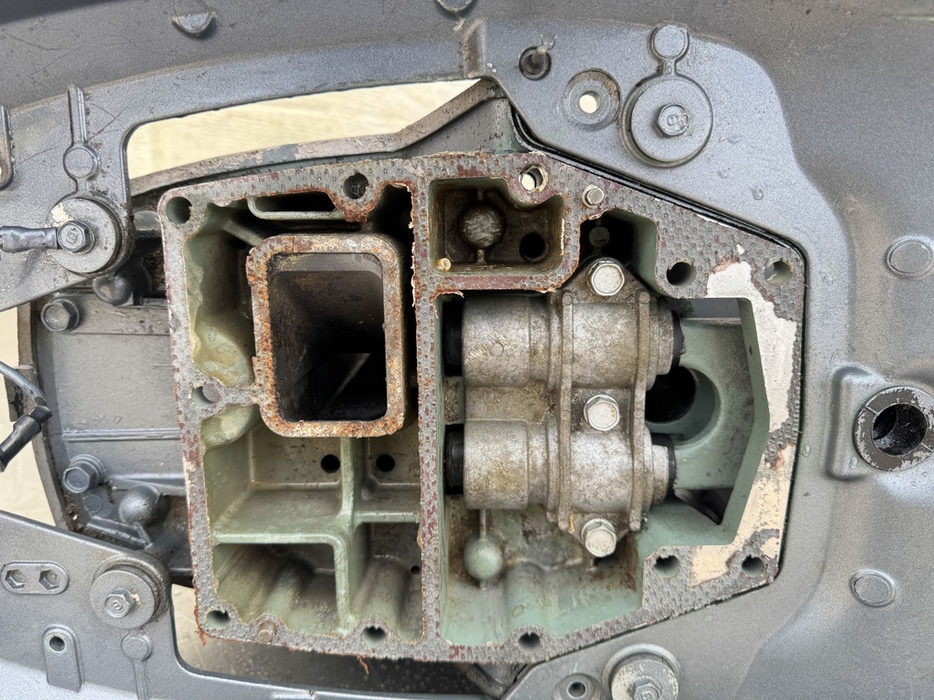 2006 Yamaha 90 HP 2 Stroke Outboard Complete Midsection & Swivel Bracket 20"