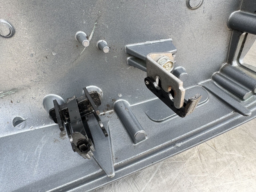 2006 Yamaha 90 HP 2 Stroke Outboard Complete Midsection & Swivel Bracket 20"