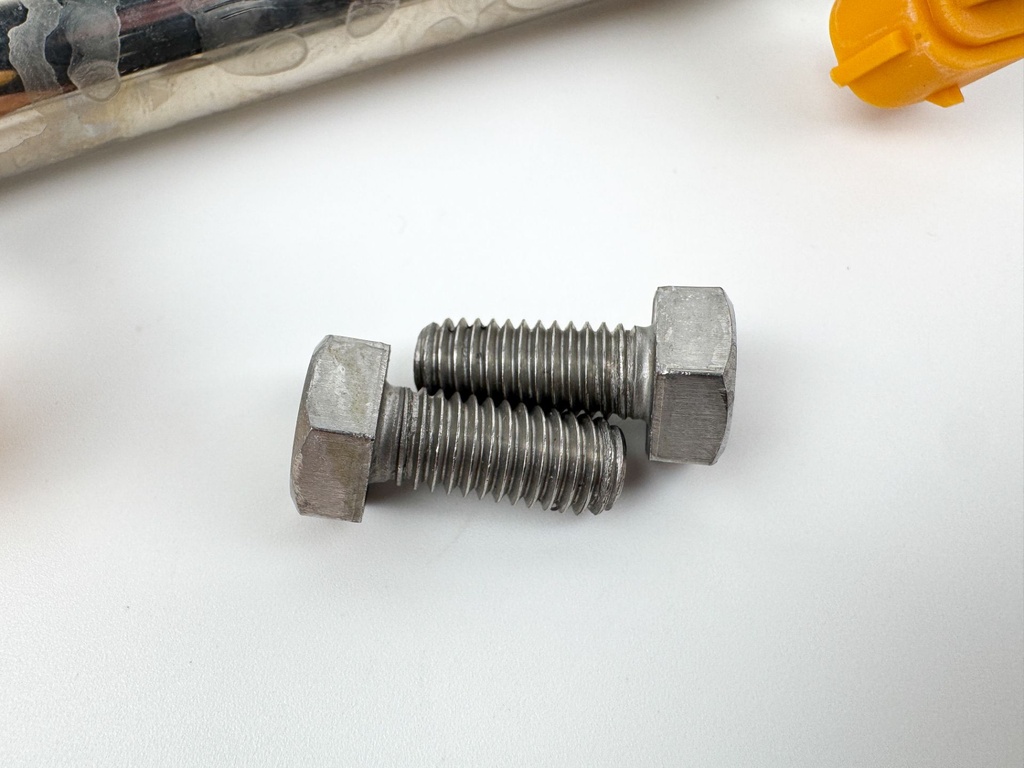 2004 Yamaha 150 HP 4 Stroke Outboard Fuel Injector Set W/ Rail 63P-13160-00-00 OEM