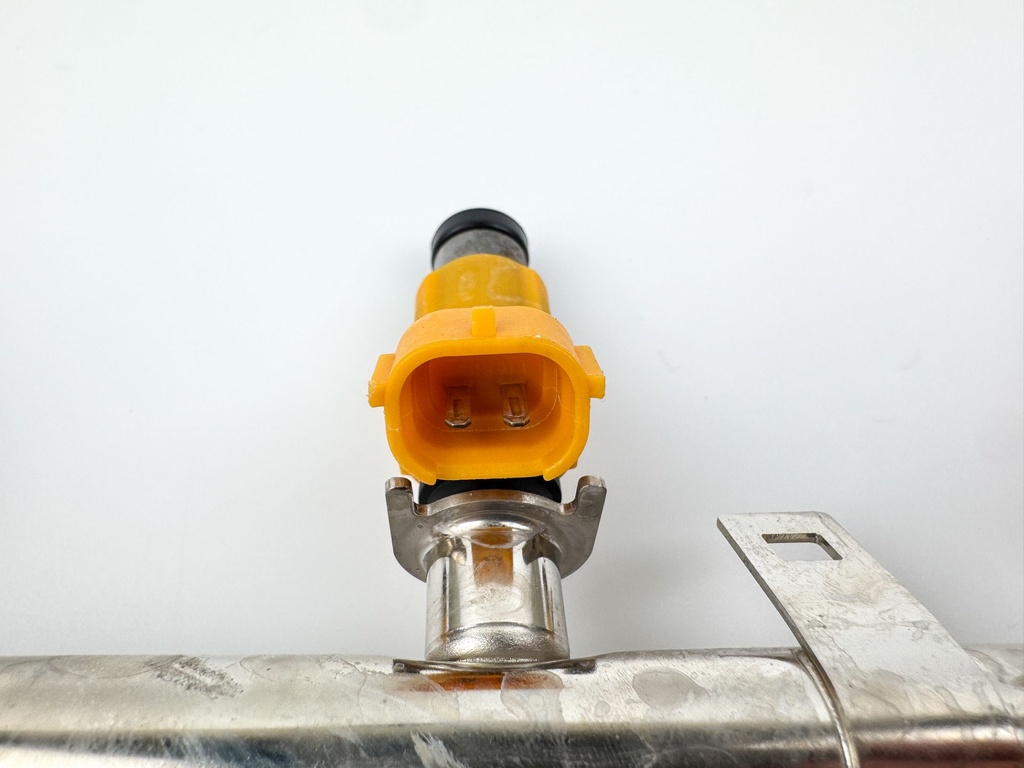 2004 Yamaha 150 HP 4 Stroke Outboard Fuel Injector Set W/ Rail 63P-13160-00-00 OEM